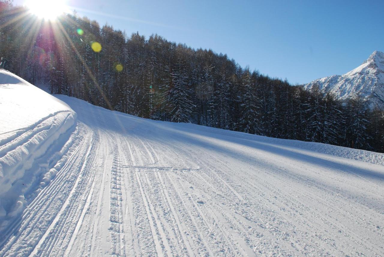 Residence La Tana Del Ghiro Bardonecchia Eksteriør billede