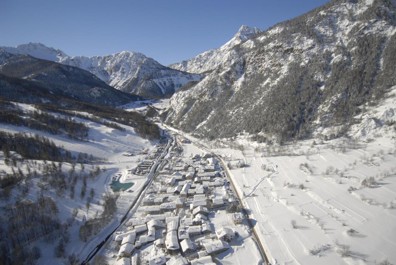 Residence La Tana Del Ghiro Bardonecchia Eksteriør billede